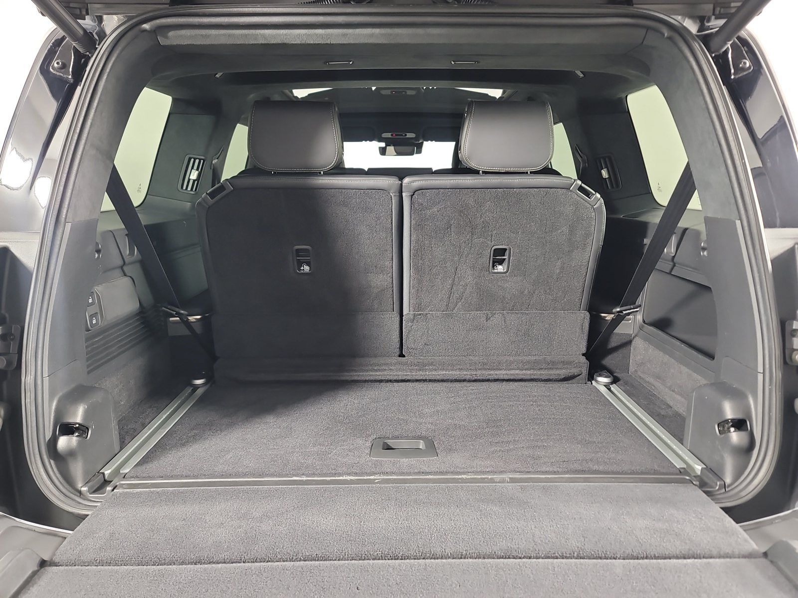 Used 2025 Rivian R1S Adventure Dual AWD/4WD image 15