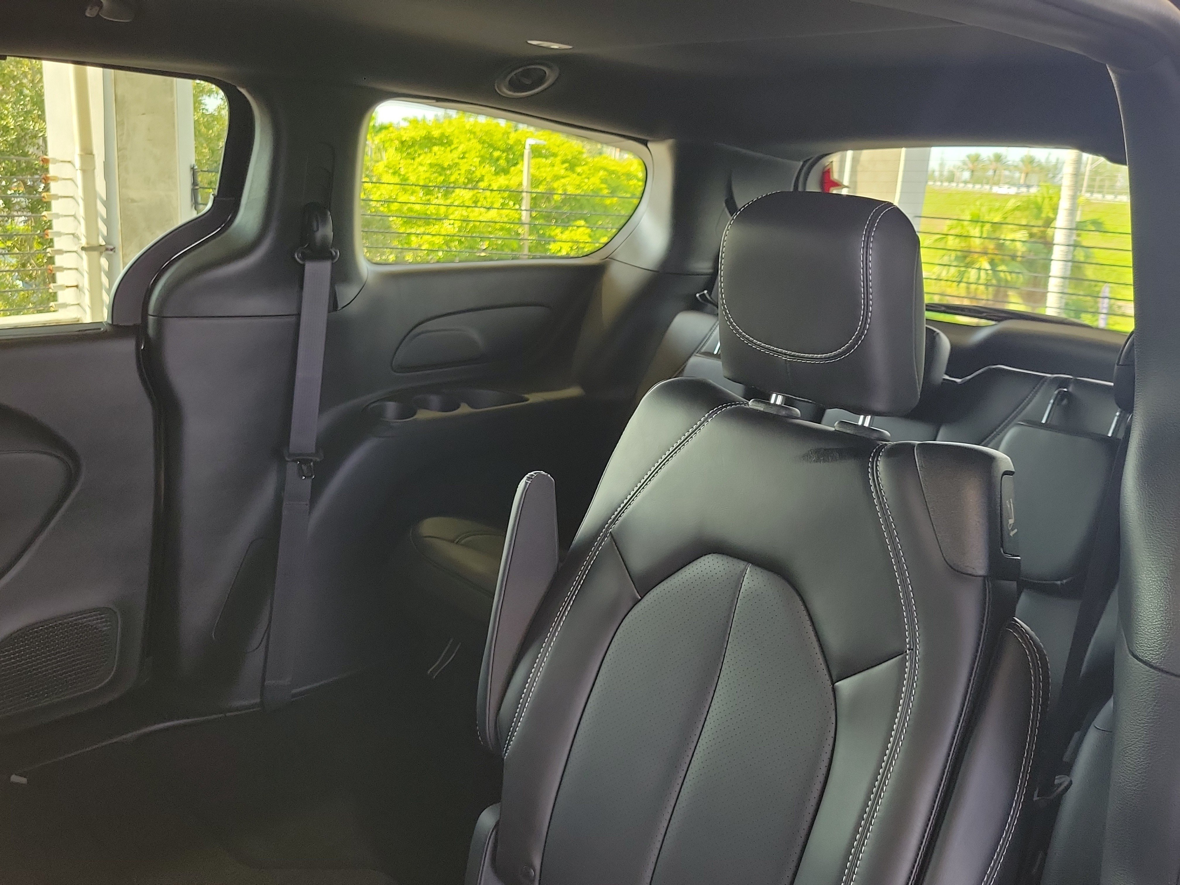 New 2026 Chrysler Pacifica Select w/ S Appearance Package FWD image 8