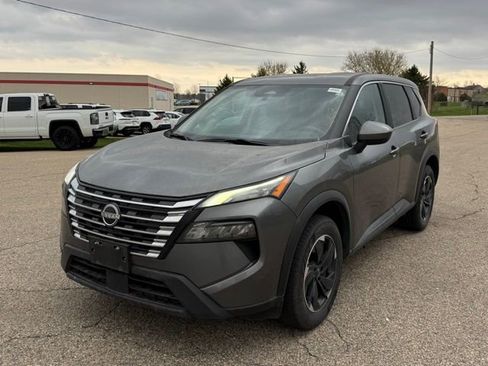 Used 2024 Nissan Rogue SV image 9