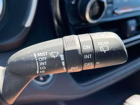 Used 2022 Toyota Highlander XLE AWD/4WD image 22