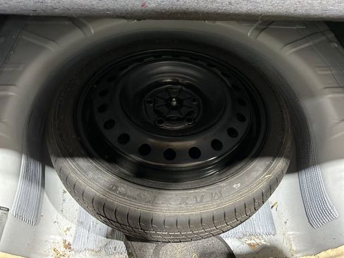 Used 2010 Buick LaCrosse CXL w/ Luxury Package AWD/4WD image 16