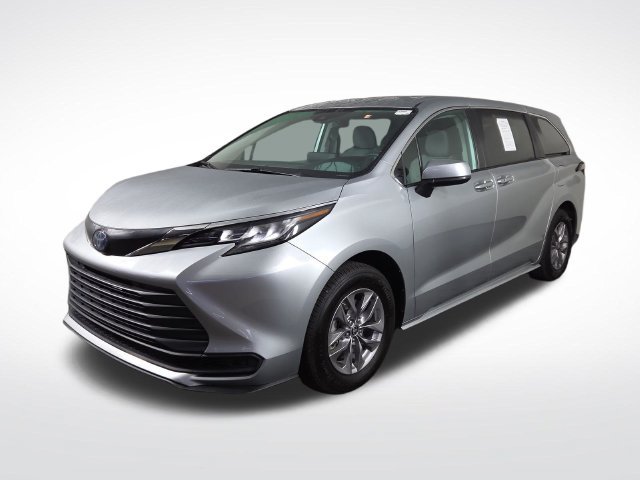 Used 2023 Toyota Sienna LE FWD image 2