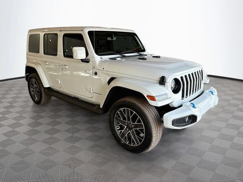 Used 2023 Jeep Wrangler Unlimited Sahara AWD/4WD image 4
