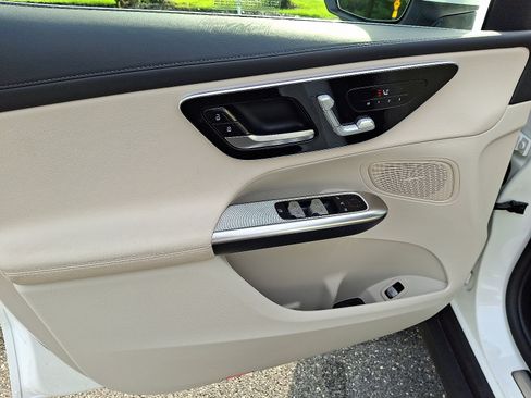 Certified 2025 Mercedes-Benz GLC 300 4MATIC image 12