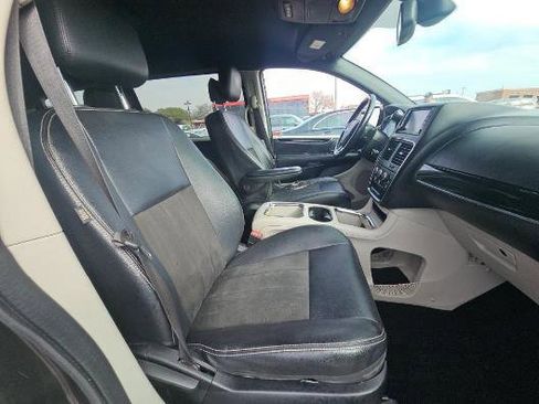 Used 2019 Dodge Grand Caravan SXT w/ Mopar Premium Addition Group image 8