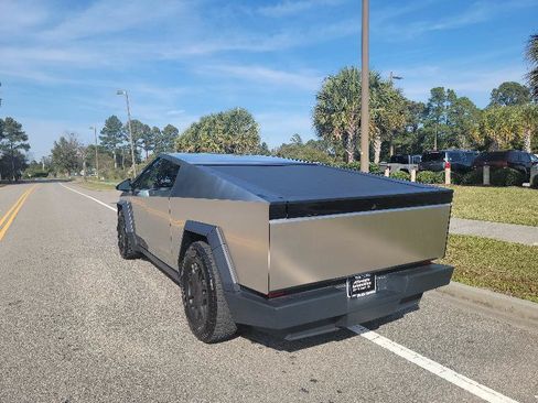 Used 2024 Tesla Cybertruck AWD Crew Cab image 9