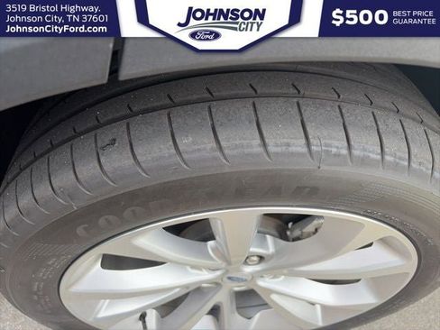 Used 2023 Ford Explorer Platinum w/ Technology Package AWD/4WD image 19
