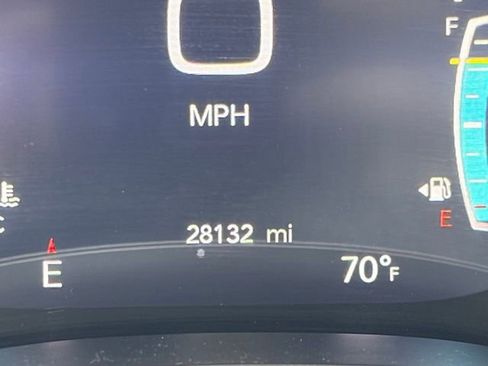 Used 2025 Chrysler Pacifica Select image 17