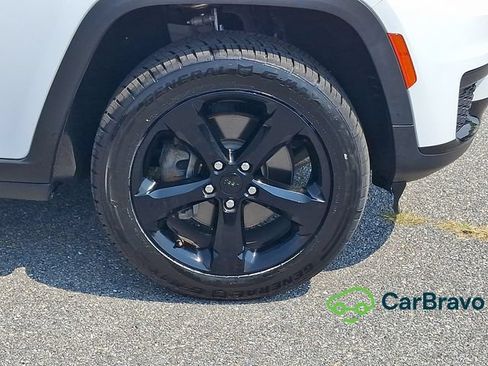 Used 2023 Jeep Grand Cherokee L Laredo AWD/4WD image 8