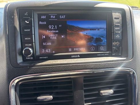 Used 2018 Dodge Grand Caravan SXT FWD image 24