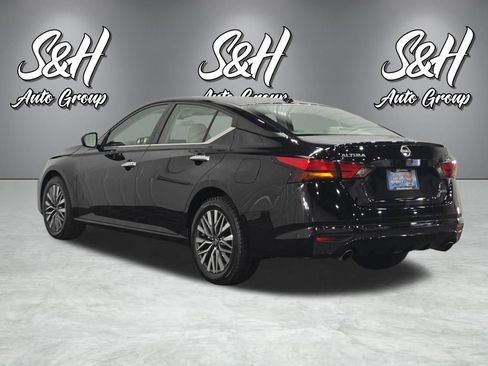 Used 2023 Nissan Altima 2.5 SV w/ SV Premium Package AWD/4WD image 16