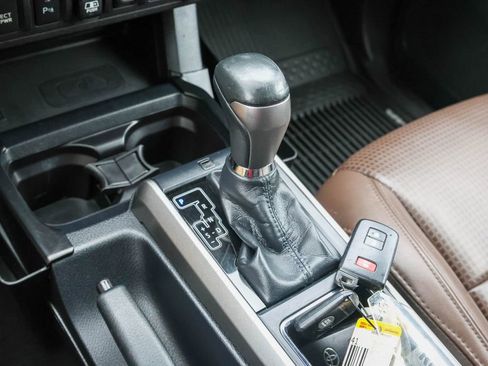 Used 2018 Toyota Tacoma Limited AWD/4WD image 16