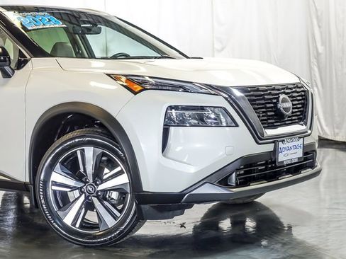 Used 2023 Nissan Rogue SL image 3