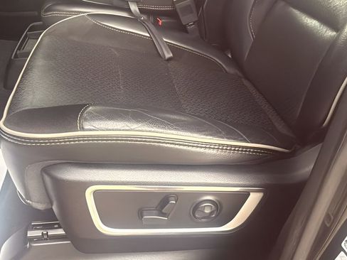 Used 2019 RAM 1500 Laramie image 12