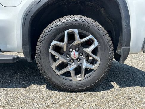 Used 2022 GMC Sierra 1500 SLT w/ SLT Premium Plus Package AWD/4WD image 9