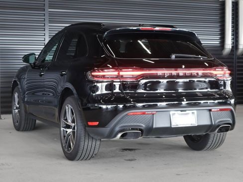 Certified 2023 Porsche Macan image 3