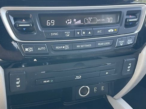 Used 2016 Honda Pilot Touring image 10