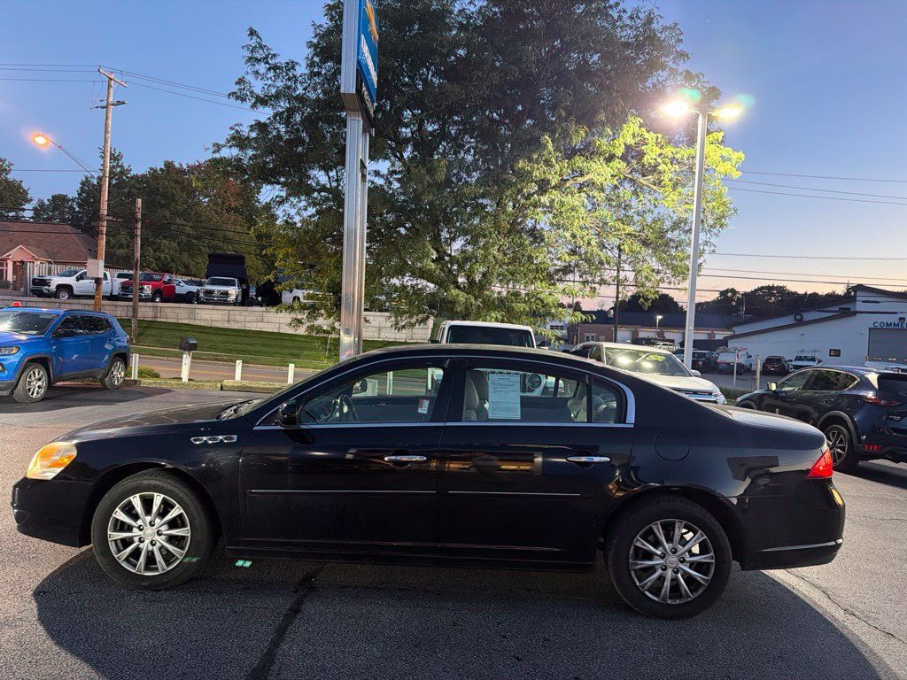 Used 2011 Buick Lucerne CXL w/ Driver Confidence Package FWD image 5