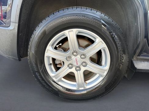 Used 2017 GMC Acadia SLE image 15