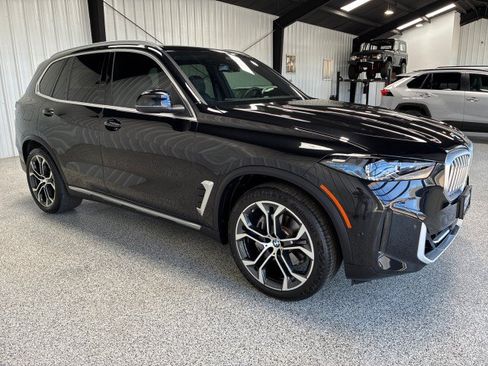 Used 2025 BMW X5 xDrive40i w/ Premium Package AWD/4WD image 4
