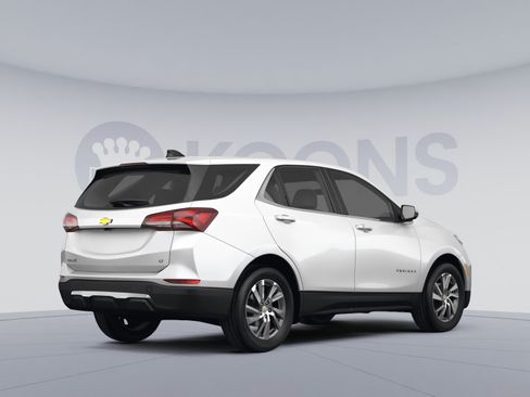 Used 2024 Chevrolet Equinox LT w/ LPO, Floor Liner Package FWD image 4