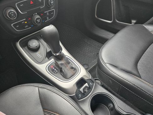 Used 2019 Jeep Compass Latitude w/ Popular Equipment Group AWD/4WD image 15