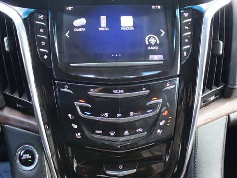 Used 2016 Cadillac Escalade ESV Premium image 34