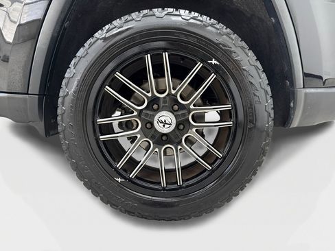 Used 2018 Jeep Grand Cherokee Laredo AWD/4WD image 51