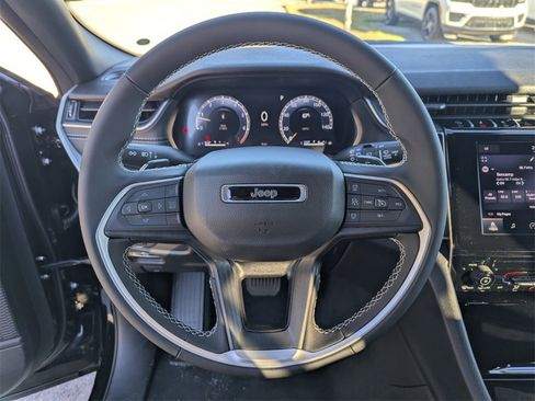 New 2025 Jeep Grand Cherokee Laredo image 16