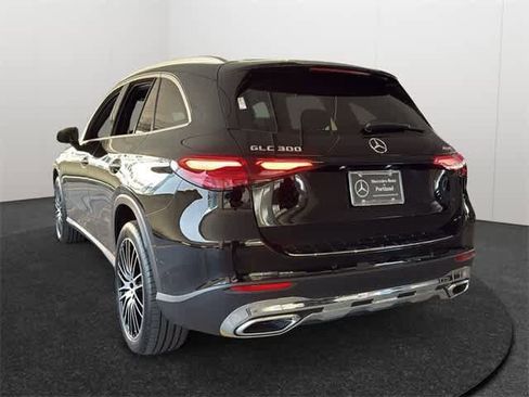 Used 2025 Mercedes-Benz GLC 300 4MATIC image 6