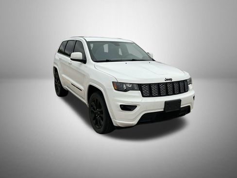 Used 2022 Jeep Grand Cherokee Laredo X image 3