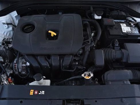 Used 2020 Hyundai Elantra SE FWD image 21