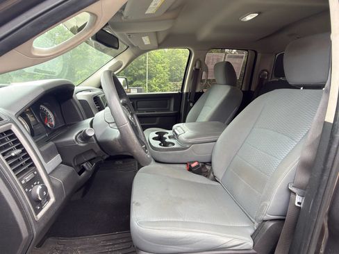 Used 2019 RAM 1500 Express RWD image 2