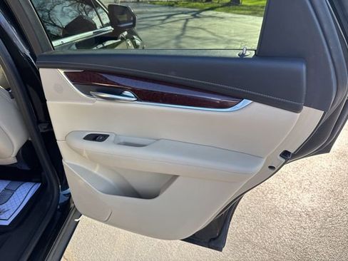 Used 2018 Cadillac XT5 Luxury w/ Driver Awareness Package FWD image 15