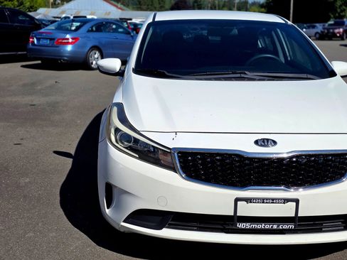 Used 2018 Kia Forte LX FWD image 3