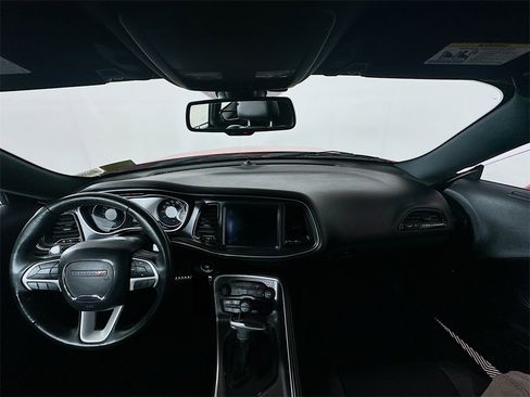 Used 2018 Dodge Challenger GT w/ Driver Convenience Group image 10
