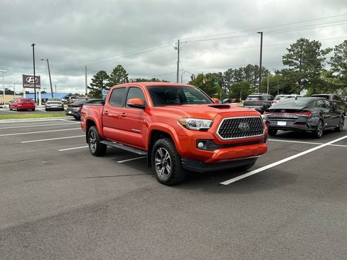 Used 2018 Toyota Tacoma TRD Sport AWD/4WD image 7