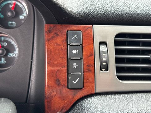 Used 2013 Chevrolet Suburban LTZ AWD/4WD image 17