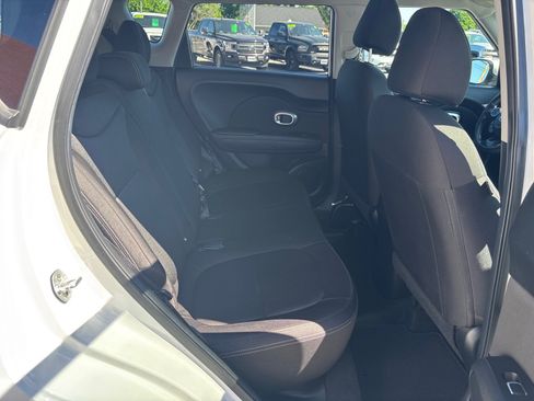 Used 2017 Kia Soul FWD image 16