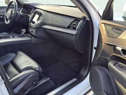 Used 2022 Volvo XC90 T6 Inscription w/ Climate Package image 17
