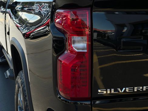 Used 2022 Chevrolet Silverado 2500 Custom w/ Custom Convenience Package AWD/4WD image 31