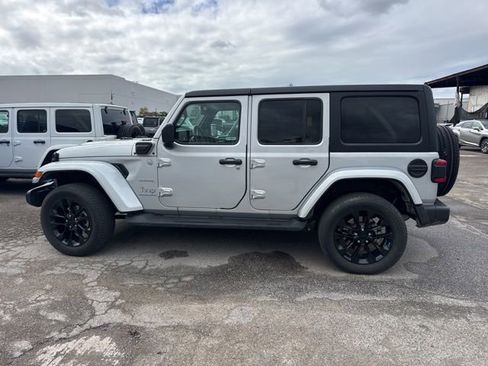 Used 2023 Jeep Wrangler Unlimited Sahara w/ Cold Weather Group AWD/4WD image 7