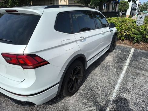Used 2023 Volkswagen Tiguan SE R-Line FWD image 6