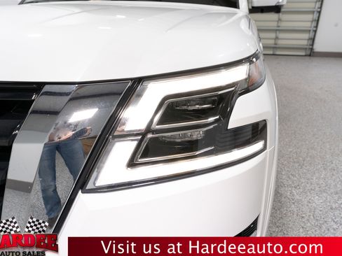 Used 2024 Nissan Armada SL w/ Captain's Chairs Package image 8