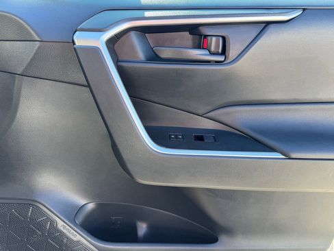 Used 2021 Toyota RAV4 LE image 24
