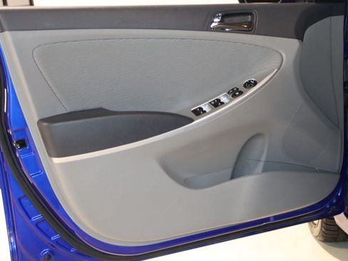 Used 2013 Hyundai Accent GLS w/ Premium Pkg FWD image 35