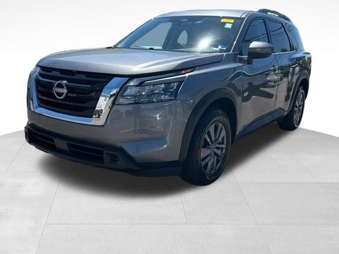 Used 2025 Nissan Pathfinder SV FWD image 2