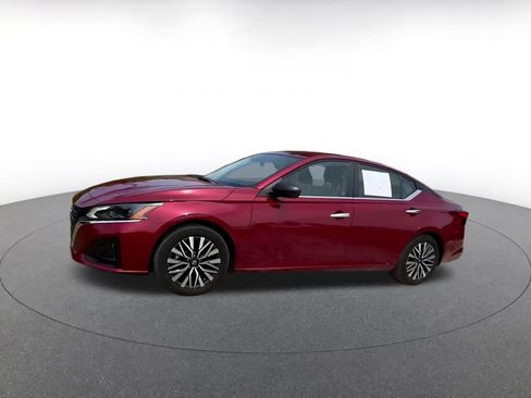 Used 2025 Nissan Altima 2.5 SV FWD image 8