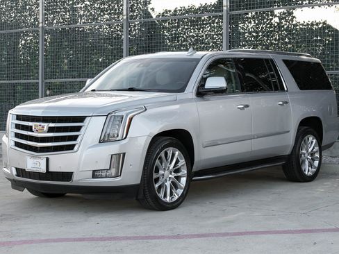 Used 2020 Cadillac Escalade ESV Luxury image 7