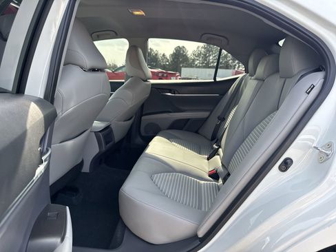 Used 2024 Toyota Camry SE image 30
